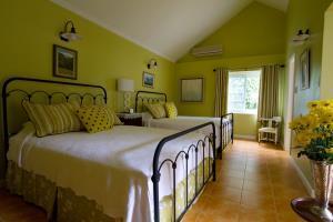 5 Bedroom Villa - Runaway Bay Exterior photo